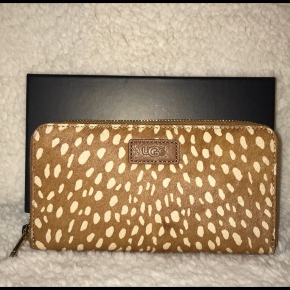 UGG Handbags - UGG Idyllwild zip around wallet